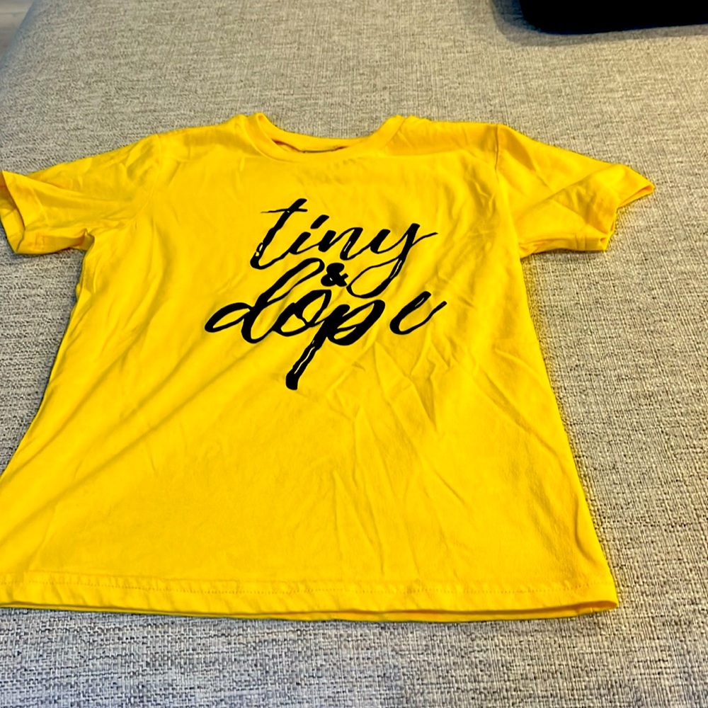 Sterling six brand from Toronto - yellow tshirt NWOT - Picture 1 of 2